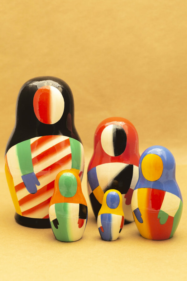 Матрешка Малевич (в черной косынке)