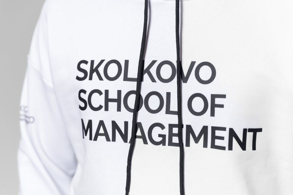 Худи оверсайз белое Skolkovo school of management