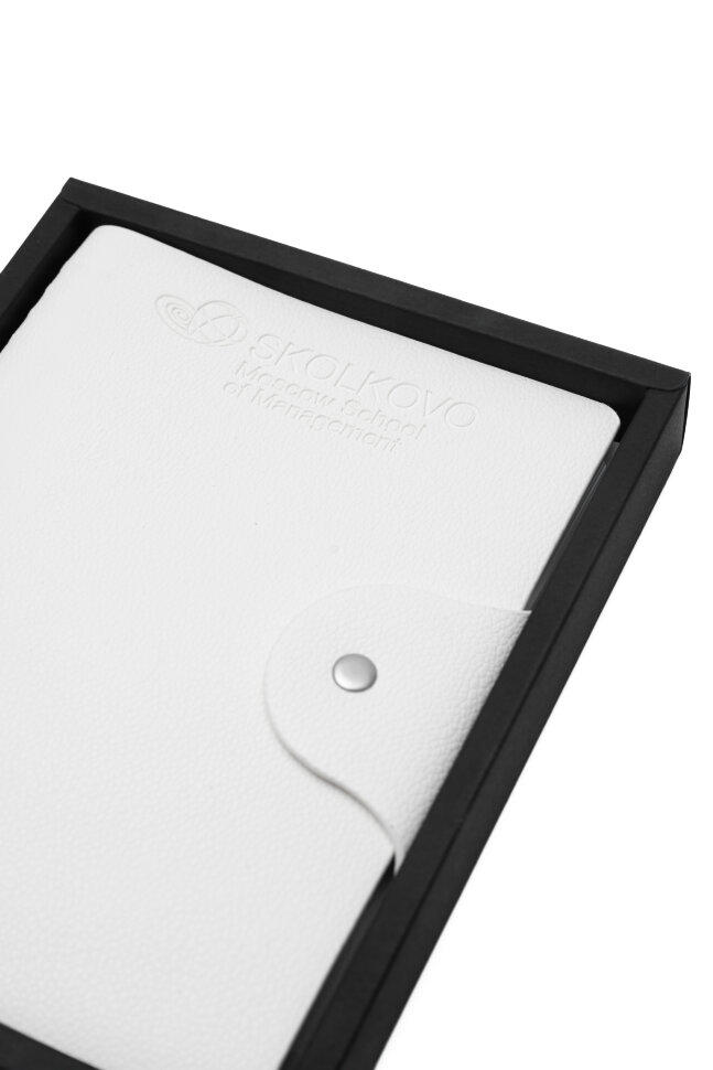 Ежедневник недатированный белый